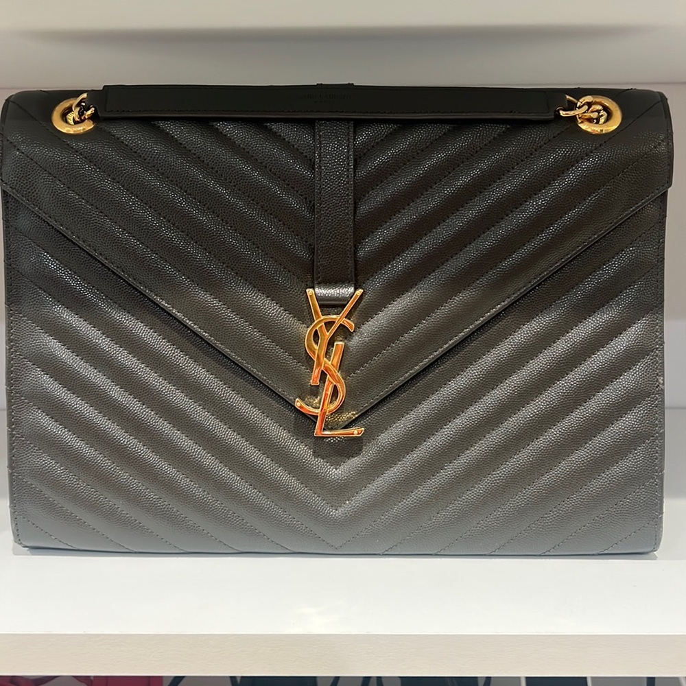 Saint Laurent
Large Matelasse Monogram Envelope Bag